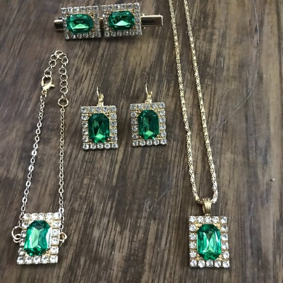 Jewelry - Beautiful Green Jewelry Fashion Set